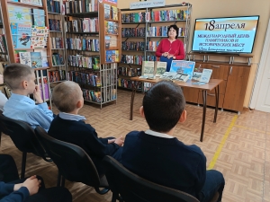 "Памятники России"