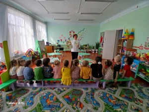 "С книгой мир добрей и ярче"