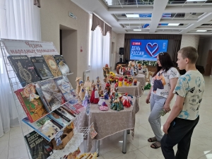 Куклы, быт и книги: Россия в традициях и творчестве