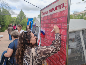 Не смолкнет слава тех великих лет