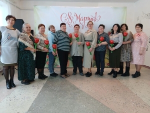 Мы   славим женщину России