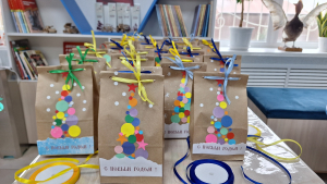 Новогодние сувениры от детской библиотеки поедут на СВО